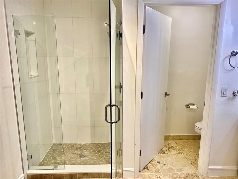 Image 21 of 24 For 5357 Buckhead Cir  1030