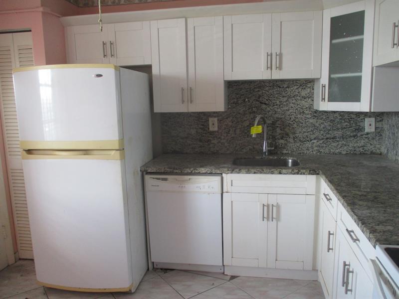 Image 3 of 14 For 1401 Miami Gardens Dr  488