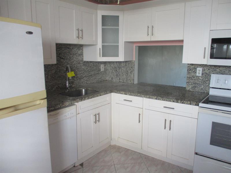 Image 4 of 14 For 1401 Miami Gardens Dr  488