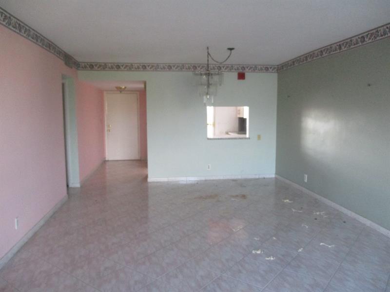 Image 6 of 14 For 1401 Miami Gardens Dr  488