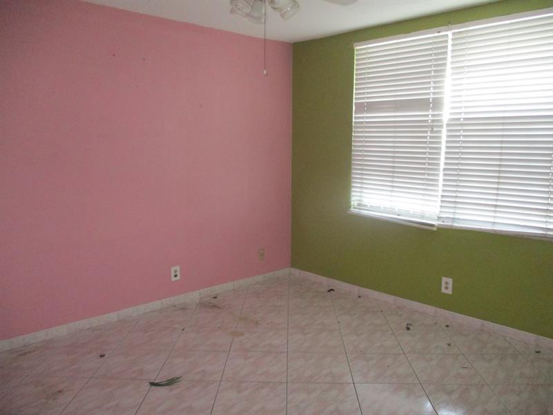 Image 7 of 14 For 1401 Miami Gardens Dr  488