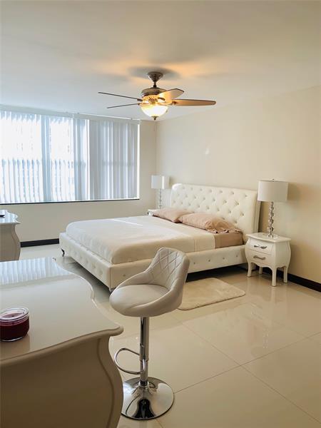 Image 8 of 14 For 2751 Ocean Dr  407s