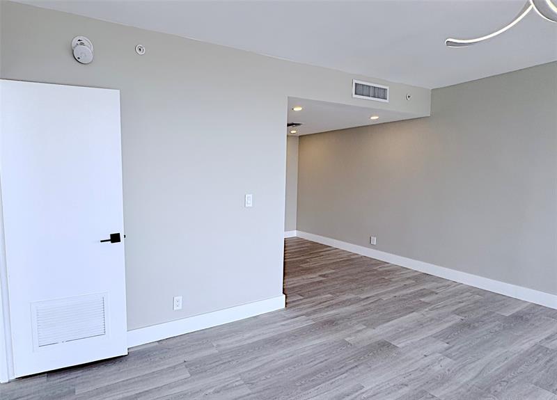 Image 11 of 34 For 1720 Harrison St  14b