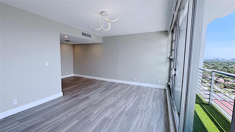 Image 15 of 34 For 1720 Harrison St  14b