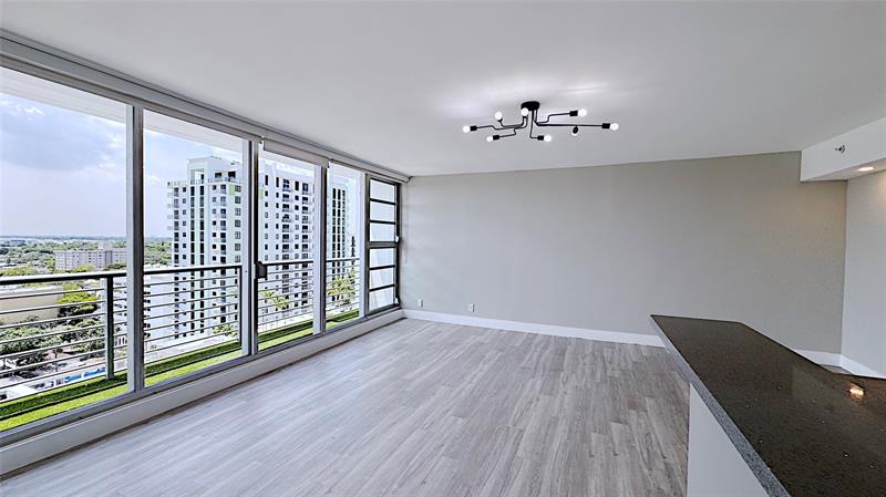 Image 3 of 34 For 1720 Harrison St  14b