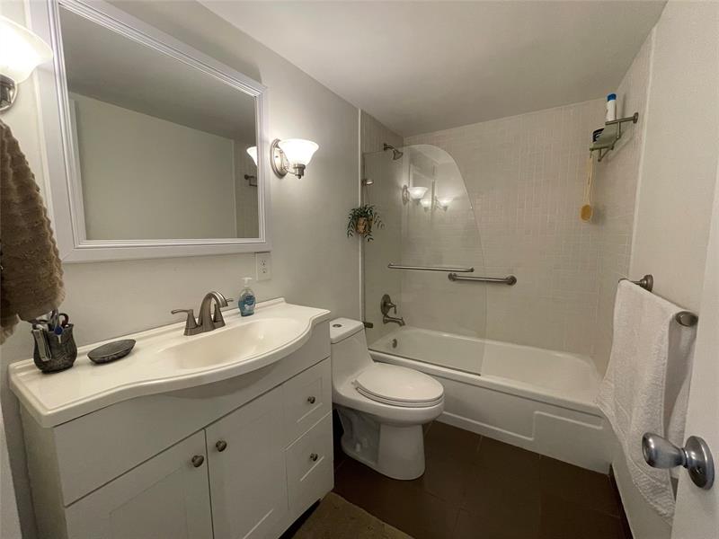 Image 12 of 32 For 1609 Riverside Dr  601