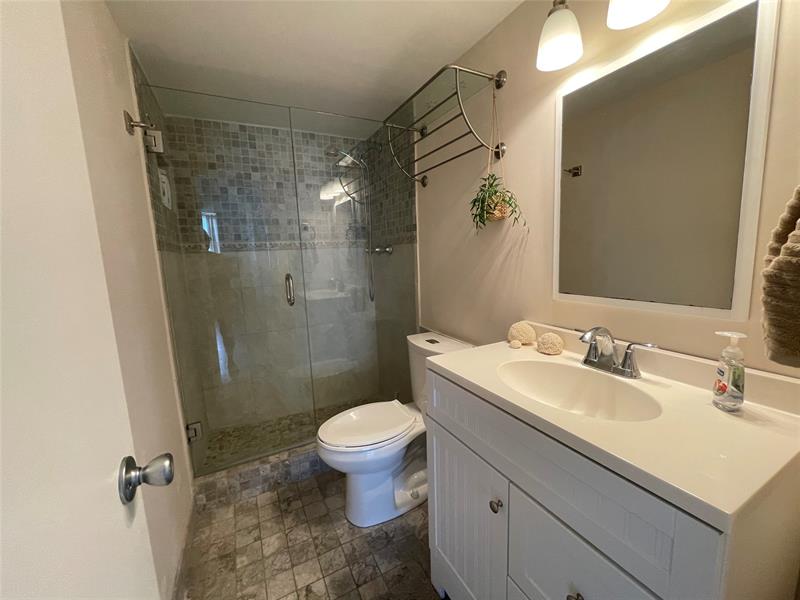Image 21 of 32 For 1609 Riverside Dr  601