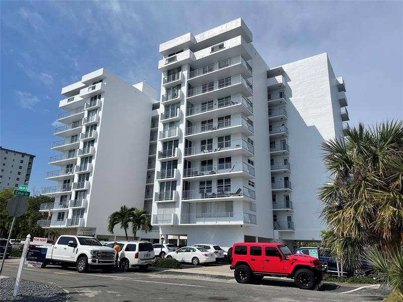 Image 3 of 32 For 1609 Riverside Dr  601