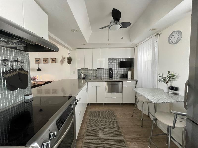 Image 5 of 32 For 1609 Riverside Dr  601