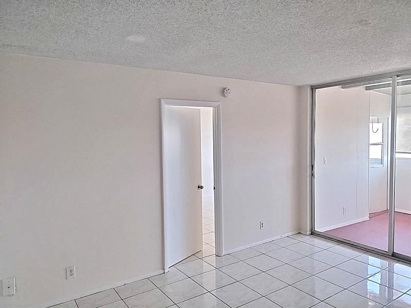 Image 23 of 32 For 2017 46th Ave  409a