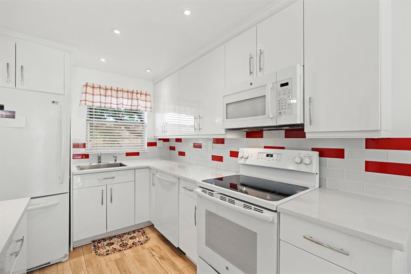 Details for 9660 Sunrise Lakes Blvd  208, Sunrise, FL 33322