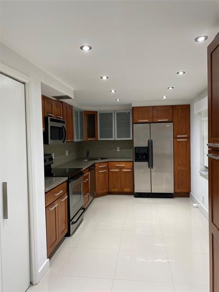 Image 4 of 11 For 4280 Oaks Ter  102