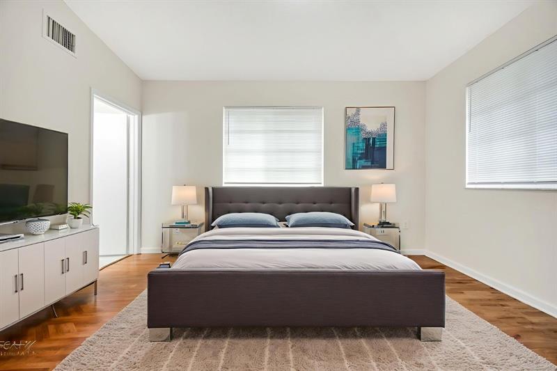 Image 17 of 21 For 3221 Sabal Palm Mnr  207