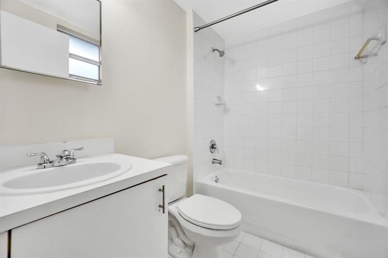 Image 18 of 21 For 3221 Sabal Palm Mnr  207