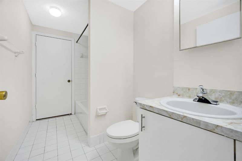 Image 19 of 21 For 3221 Sabal Palm Mnr  207