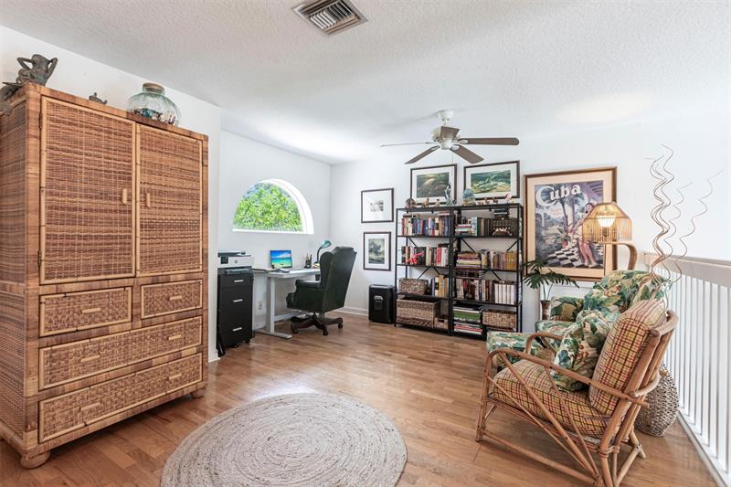 Image 16 of 24 For 10821 London St