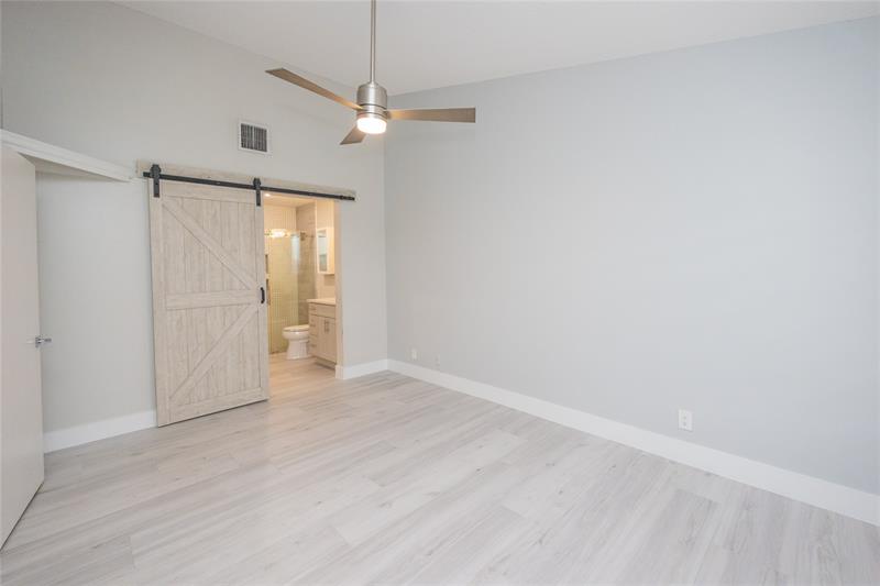 Image 10 of 21 For 50 Desford Ln