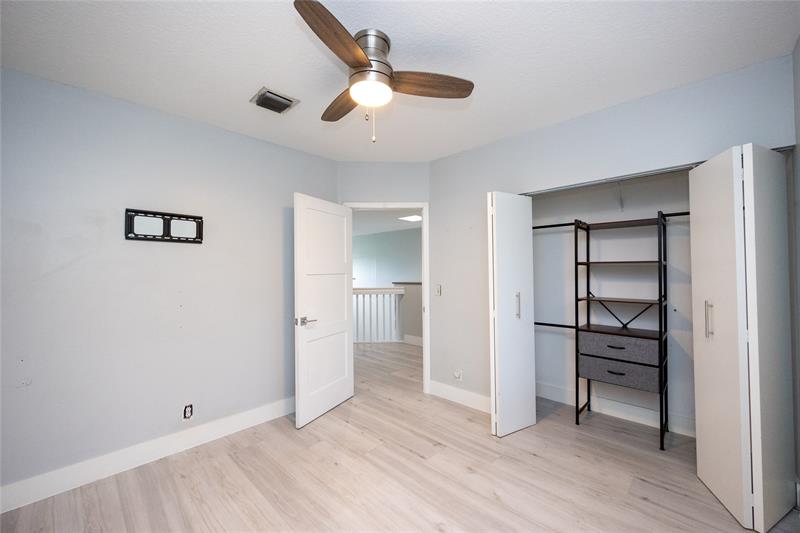 Image 15 of 21 For 50 Desford Ln