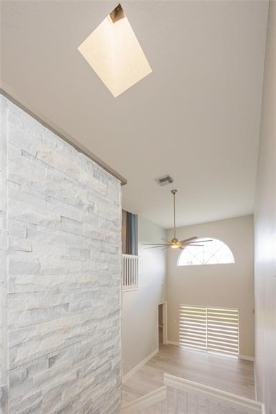 Image 17 of 21 For 50 Desford Ln