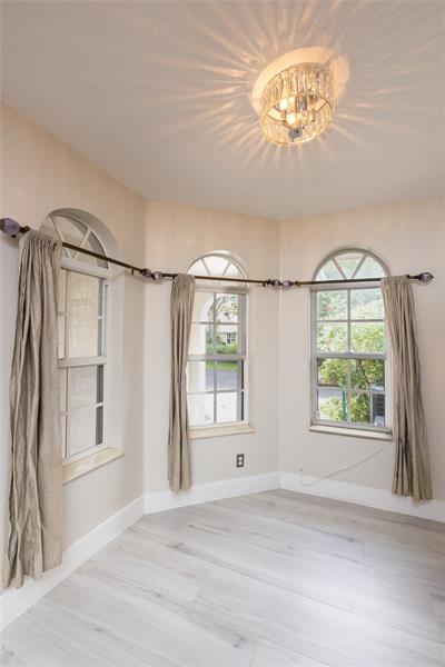 Image 7 of 21 For 50 Desford Ln