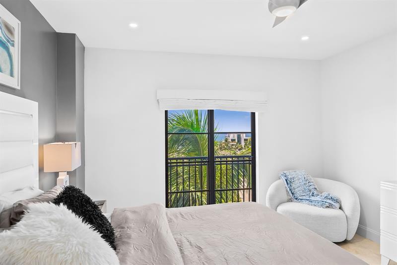 Image 20 of 42 For 2509 Ocean Blvd  675