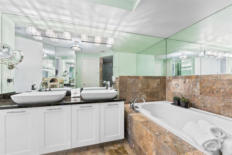 Image 23 of 42 For 2509 Ocean Blvd  675