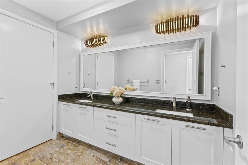 Image 30 of 42 For 2509 Ocean Blvd  675