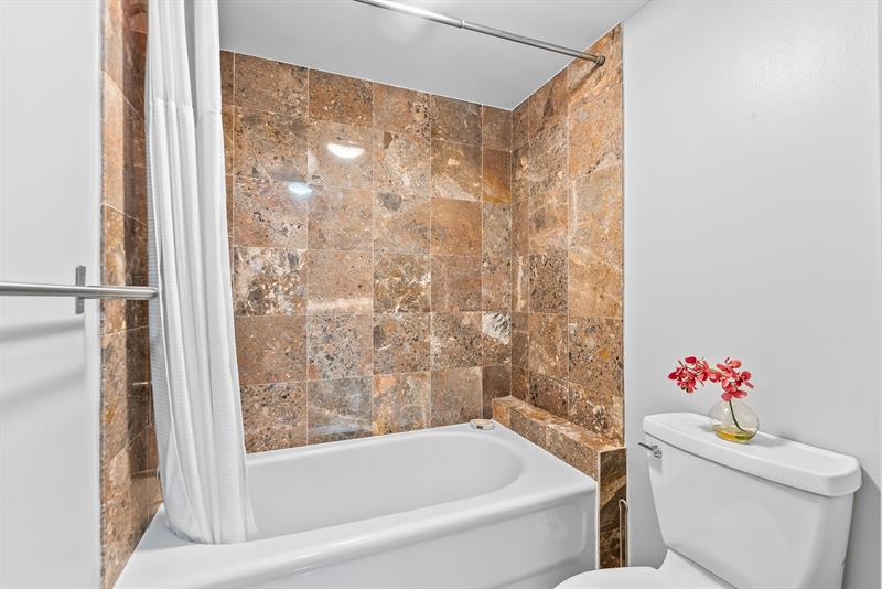Image 31 of 42 For 2509 Ocean Blvd  675