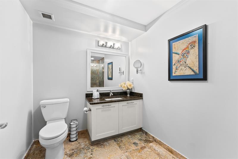 Image 33 of 42 For 2509 Ocean Blvd  675