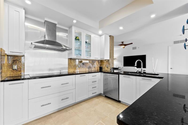 Image 8 of 42 For 2509 Ocean Blvd  675