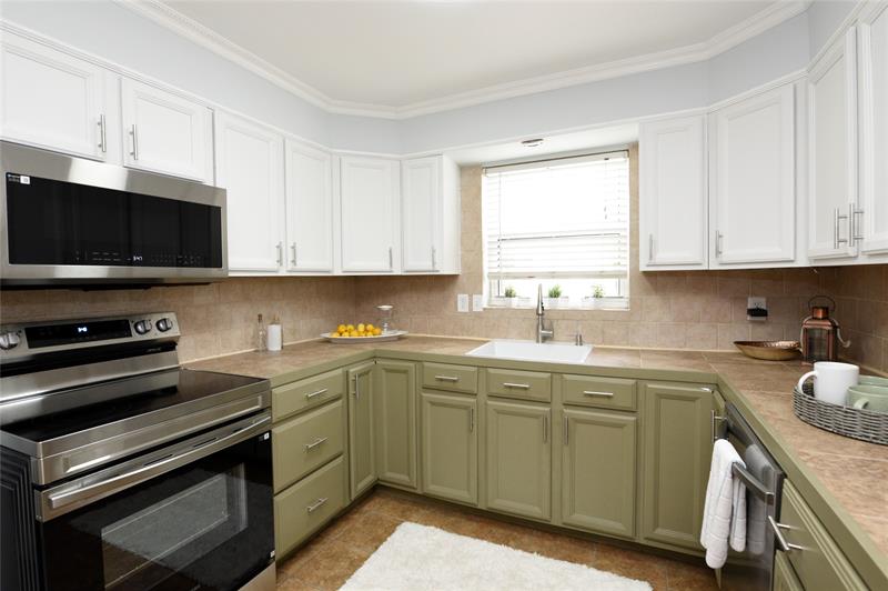 Image 3 of 12 For 1010 15th St  112