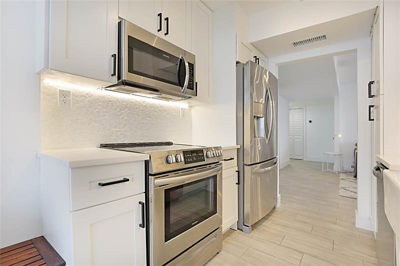 Image 17 of 36 For 525 Ocean Blvd  1125