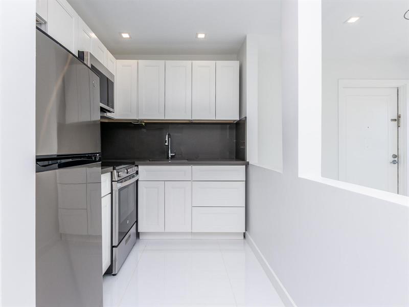 Image 2 of 15 For 2420 Diana Dr  207