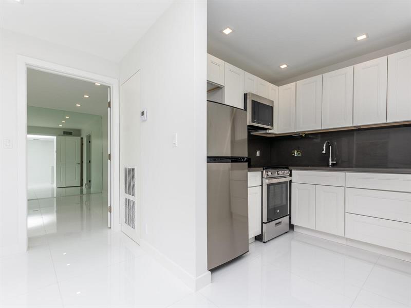 Image 3 of 15 For 2420 Diana Dr  207