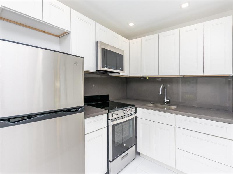 Image 4 of 15 For 2420 Diana Dr  207