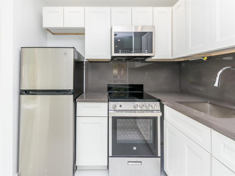 Image 5 of 15 For 2420 Diana Dr  207