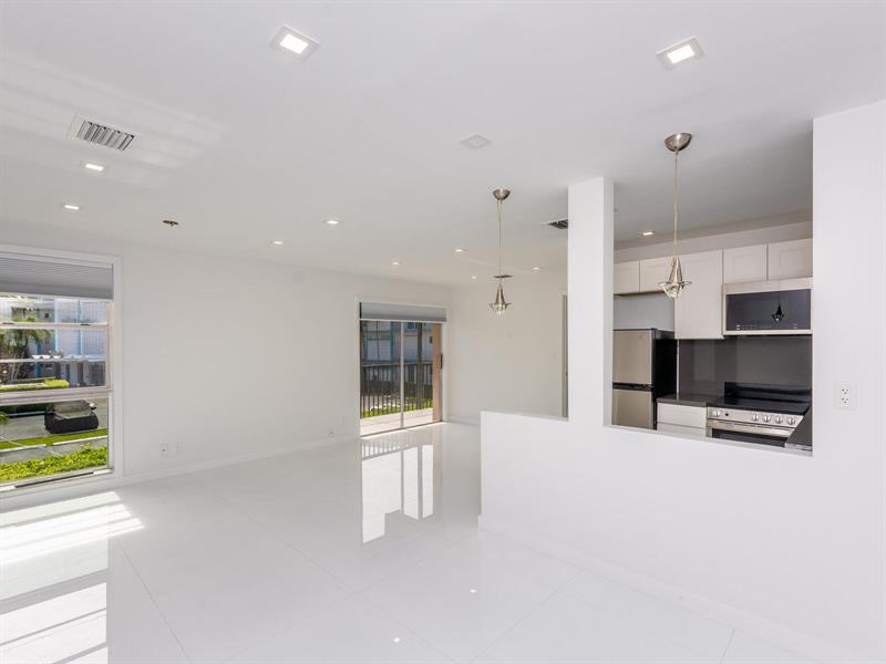 Image 6 of 15 For 2420 Diana Dr  207