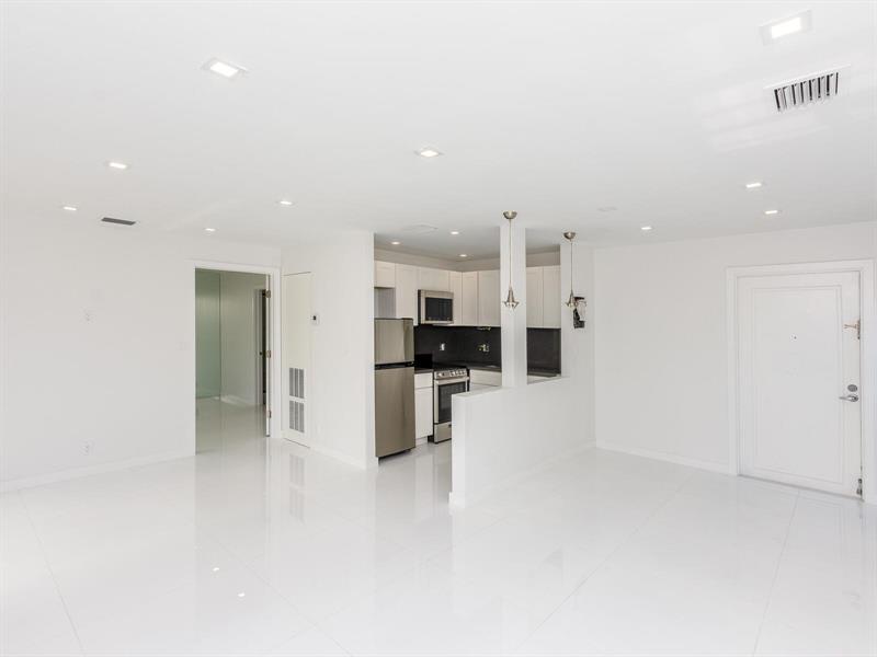 Image 7 of 15 For 2420 Diana Dr  207