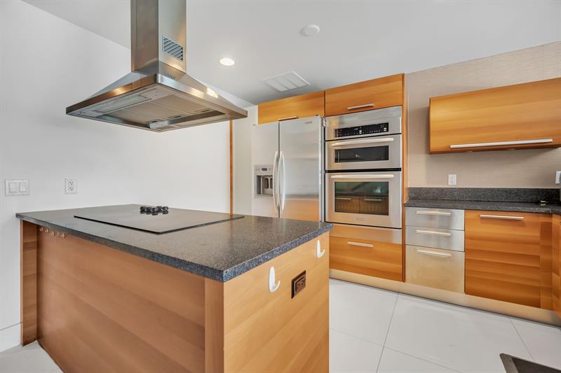 Image 16 of 37 For 2950 188th St  421