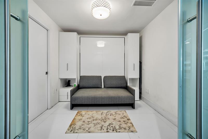Image 24 of 37 For 2950 188th St  421