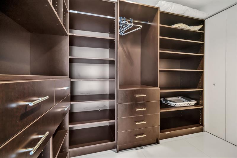 Image 31 of 37 For 2950 188th St  421