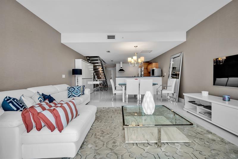 Image 9 of 37 For 2950 188th St  421
