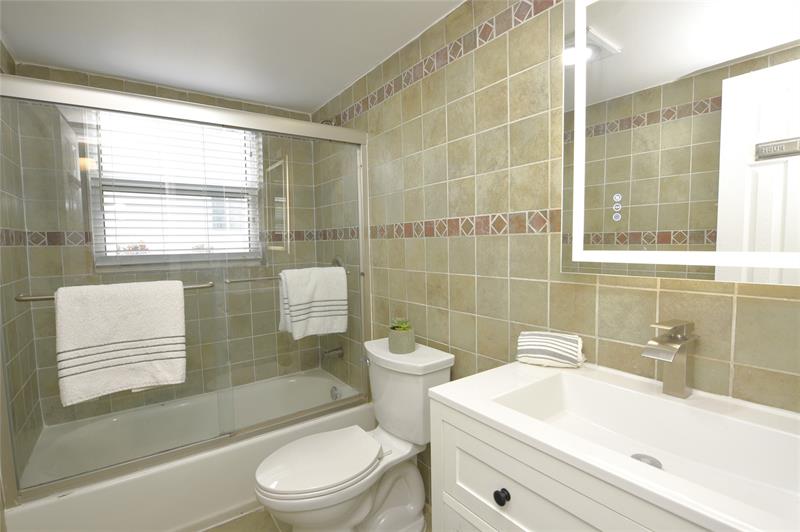 Image 13 of 21 For 1010 15th St  112