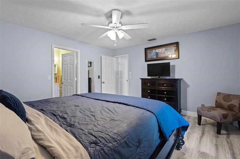 Image 13 of 27 For 5408 Birch Dr