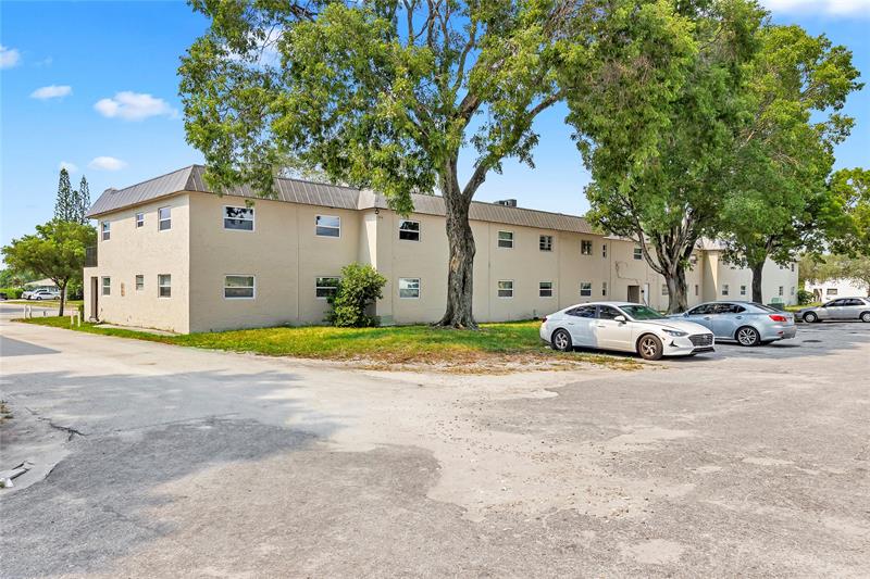 Image 4 of 14 For 207 32nd Ct  106