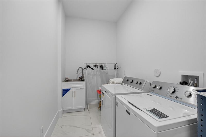 Image 33 of 49 For 711 6th St  