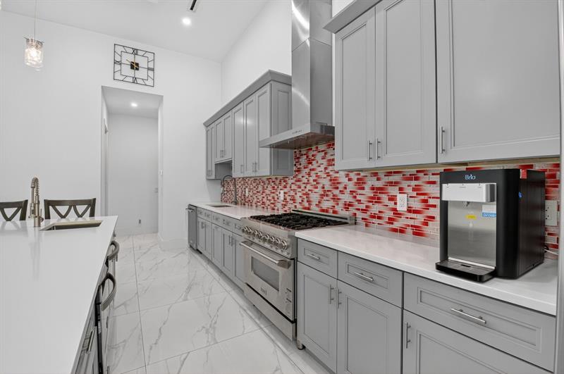 Image 36 of 49 For 711 6th St  