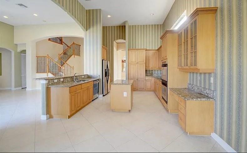 Image 5 of 9 For 7107 47th Ln