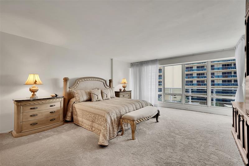 Image 19 of 69 For 4100 Galt Ocean Dr  306