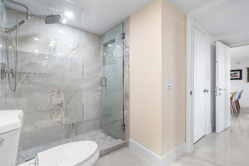 Image 19 of 56 For 4900 Ocean Blvd  610